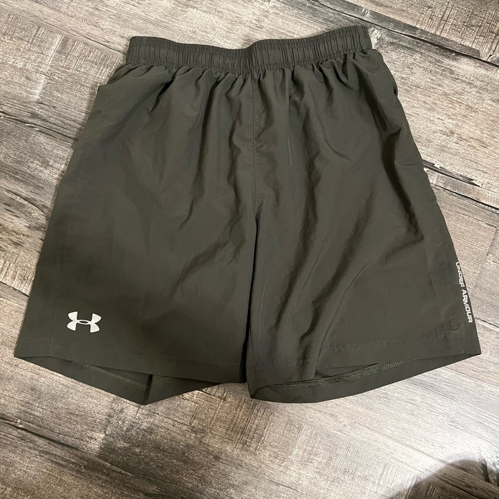 Under Armour Fitted Athletic Shorts Green